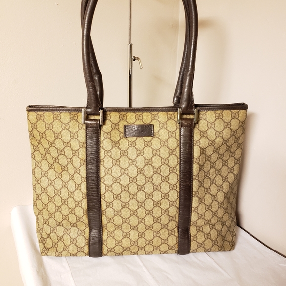 Gucci Handbags - Authentic gucci supreme canvas tote